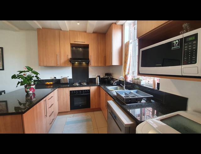 2 BEDROOM TOWNHOUSE SOLD IN THE HILL